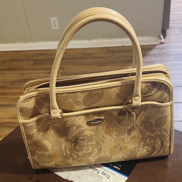 Handbags - Liz Claiborne Elegant Floral Beige Handbag
